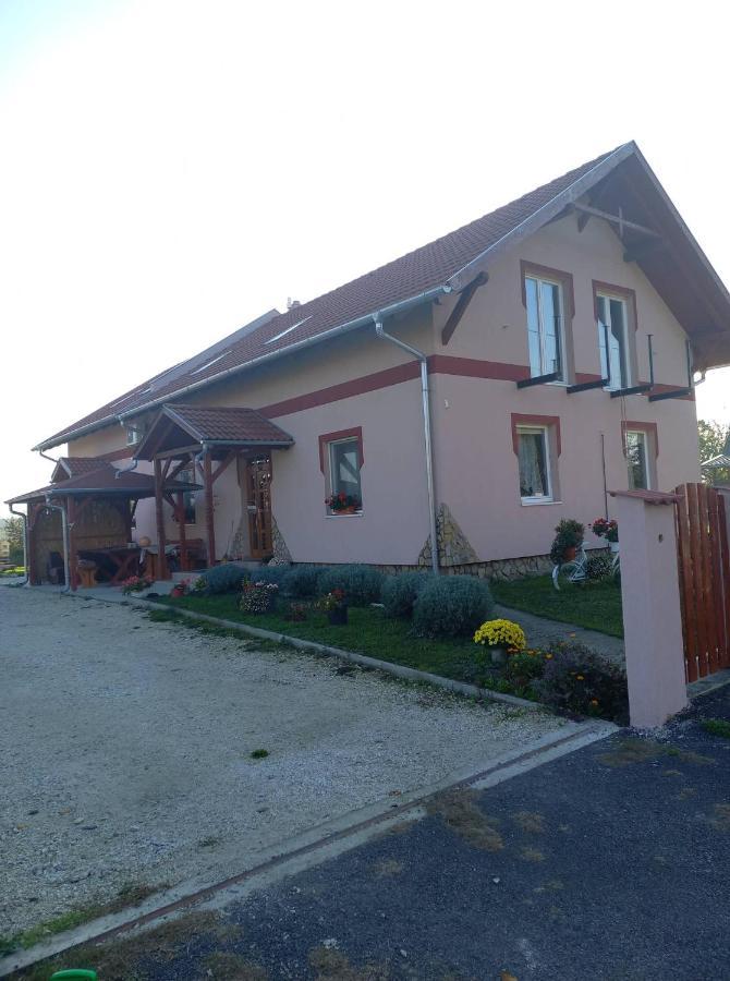 Villa Koetel Utcai Vendeghaz Balatonkeresztúr Exterior foto